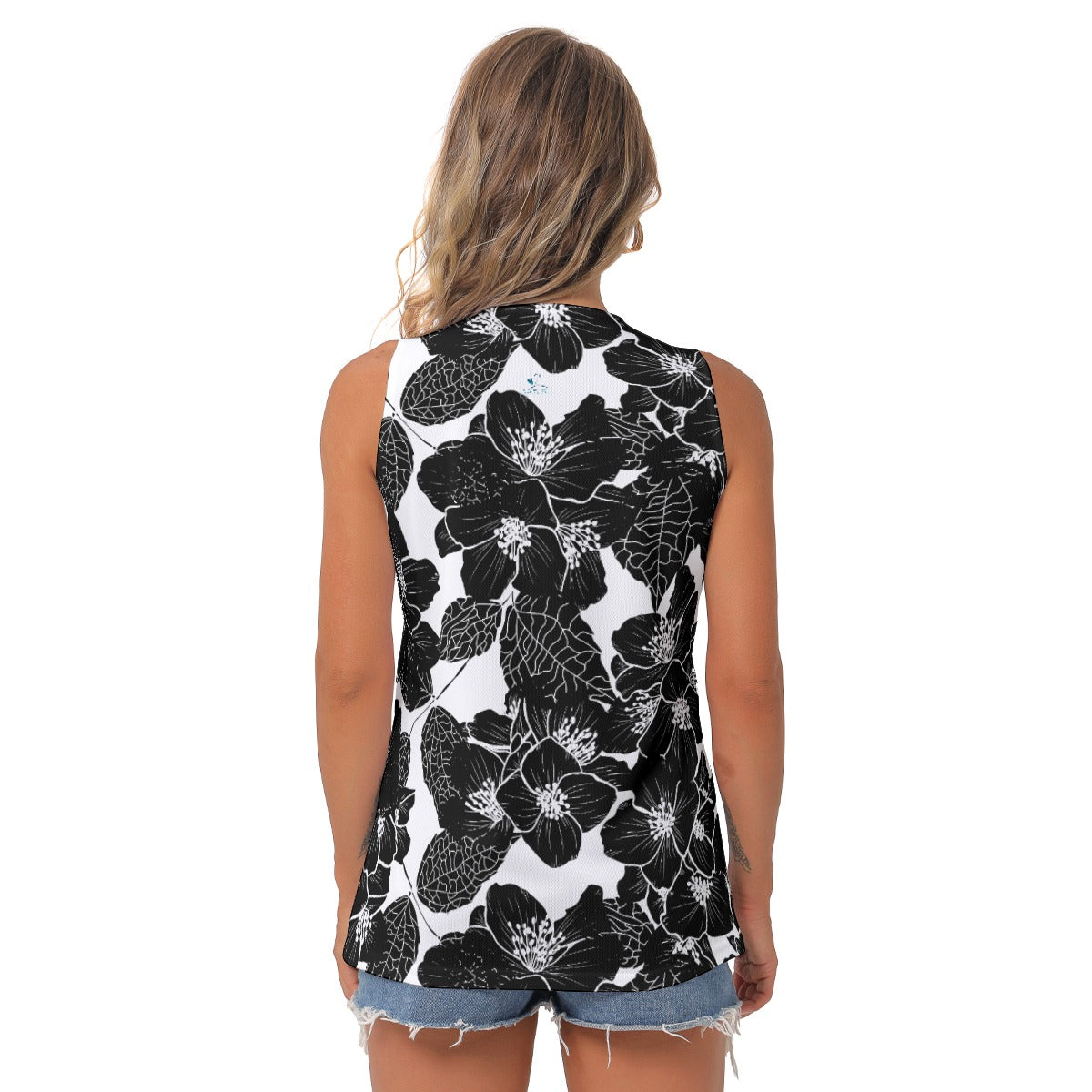 97 Couture Haute Women's Black Floral Sleeveless V-Neck Top